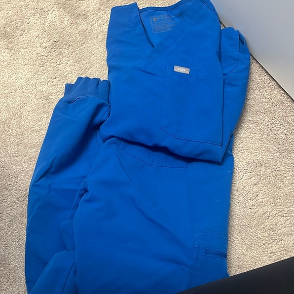 Scrub set - Picture 1 of 1